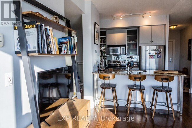 Photo du bâtiment - 438-1438 King St W