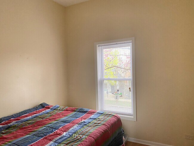2nd Bedroom - 922 S Claremont Ave