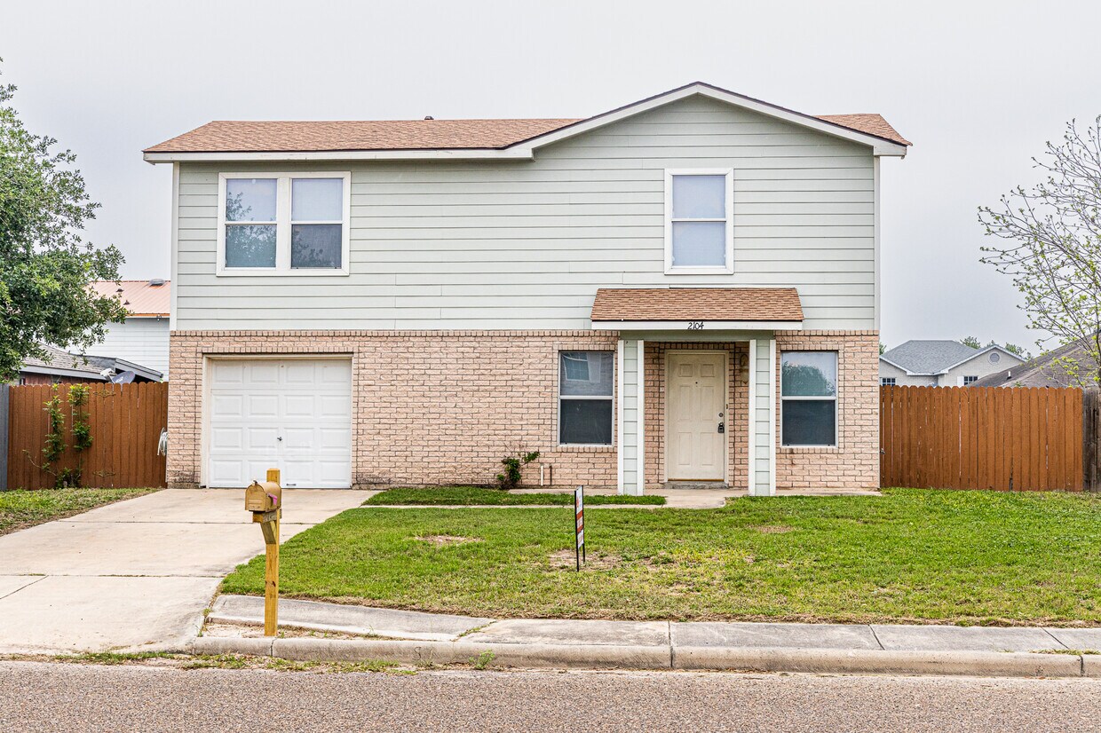 Primary Photo - 2104 Magnolia St