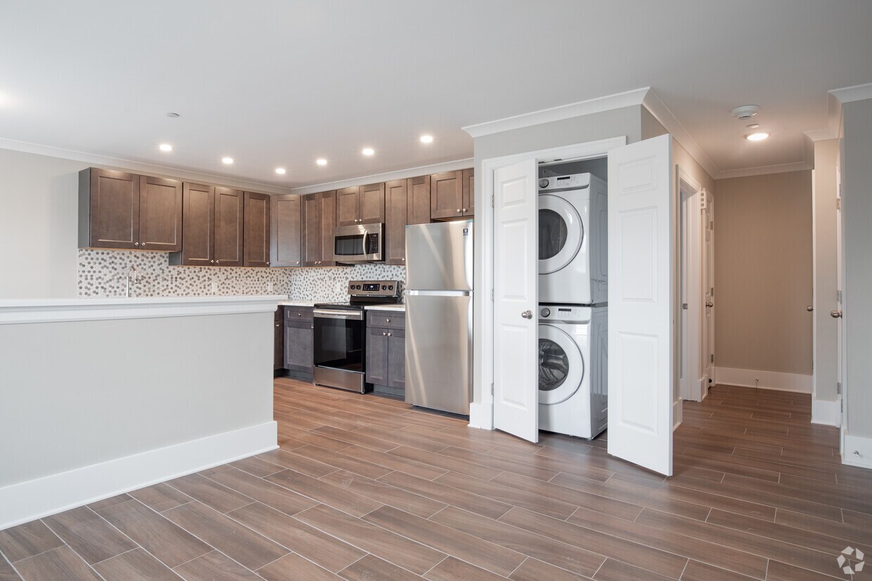 Pinello Estates 1163 Montauk Hwy Copiague, NY Apartments for Rent