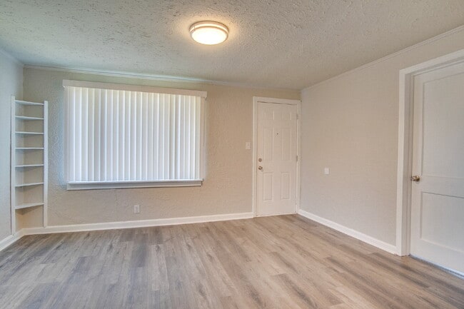 Building Photo - Central Pensacola 2BR Home with Fenced Yard, Updated Interior & Immediate Availability