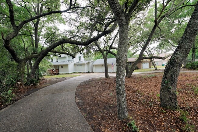 Foto del edificio - Updated 4 bedroom home in Bluewater Bay!