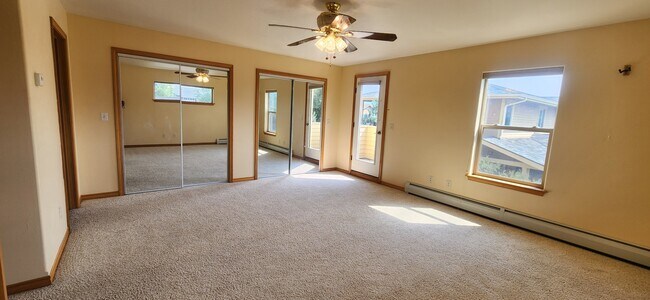 Foto del edificio - 74 N Hanley Ave