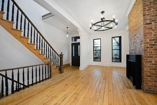 Foto del edificio - 295 Webster Ave