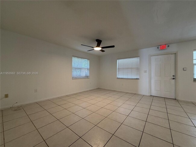 Foto del edificio - 951 SW 16th St