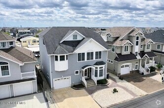 Building Photo - 203 Carmel Dr