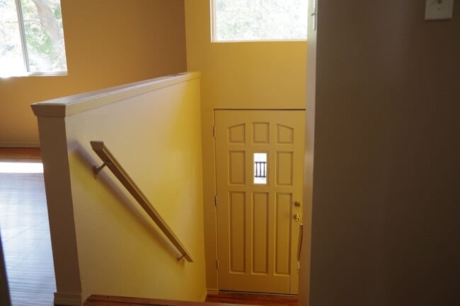 Building Photo - NOW AVAILABLE! MUST SEE - BEAUTIFUL 4BR/3B...