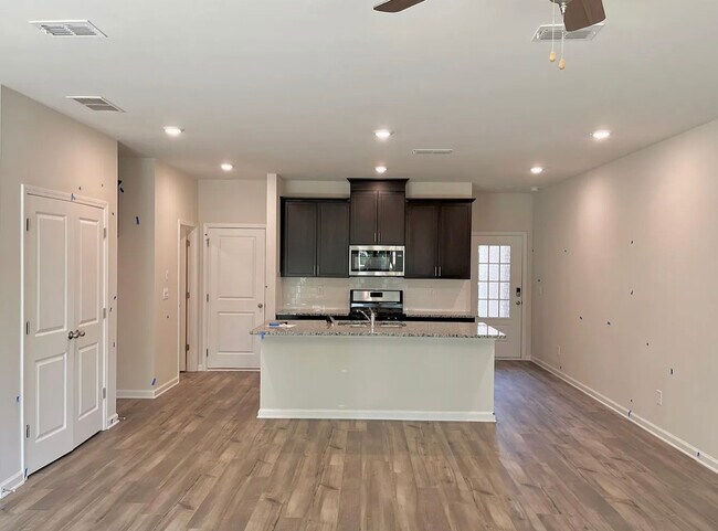 Building Photo - 1635 Villageside Ct