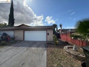 Building Photo - 2112 Banyan Way
