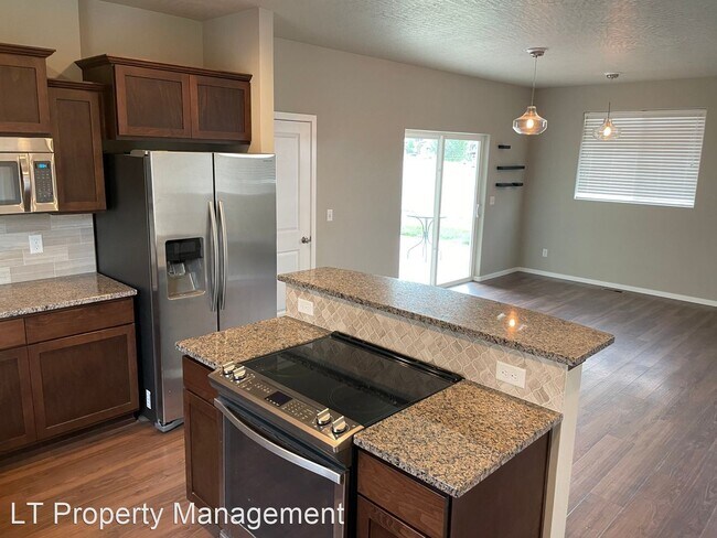 Foto del edificio - 3 br, 3 bath House - 20065 E Meyers Ave