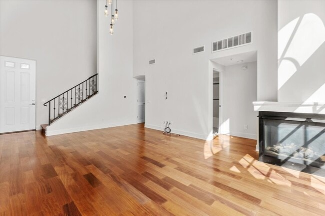 Building Photo - 851 N San Vicente Blvd