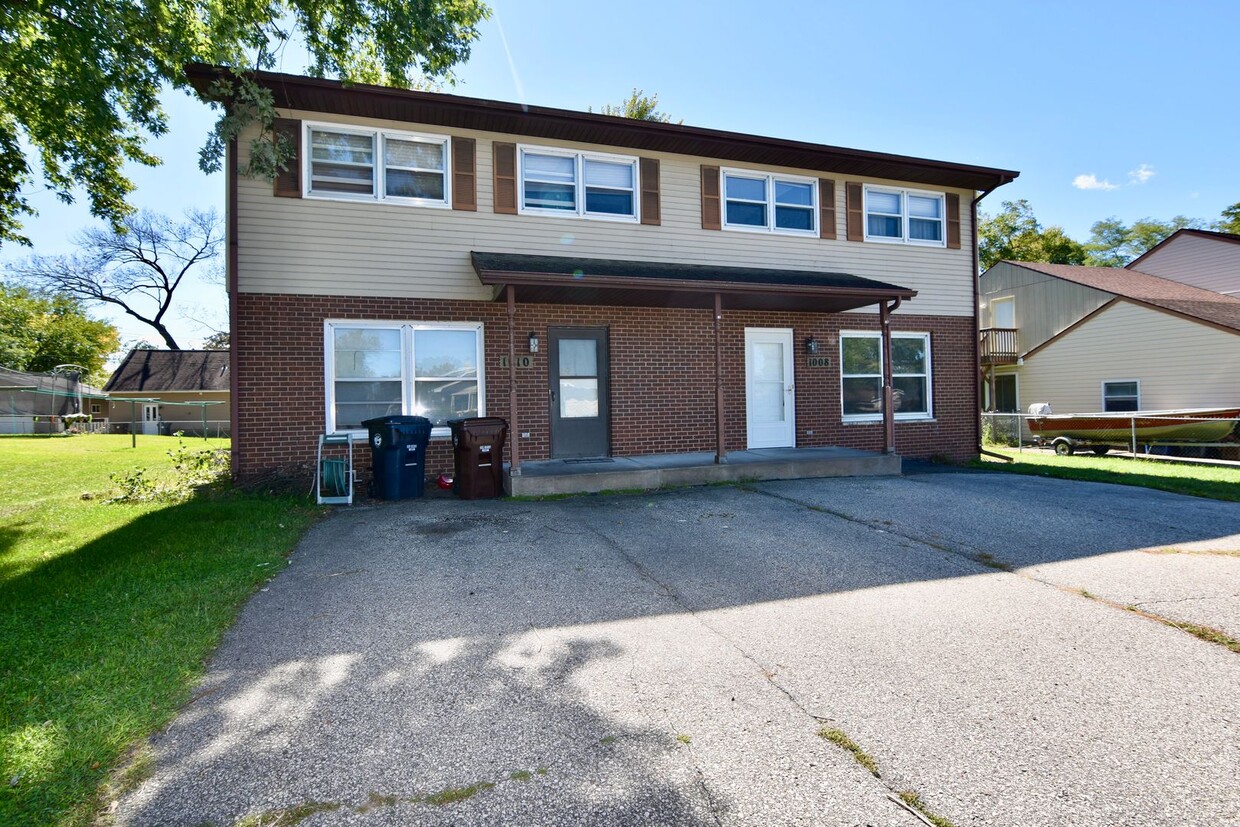 10081010 Monroe St Unit 1010, Onalaska, WI 54650 Room for Rent in