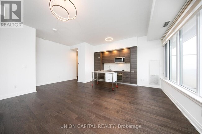 Building Photo - 75 Canterbury Pl