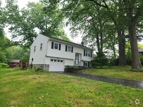 Building Photo - 44 Upper Hillcrest Ave