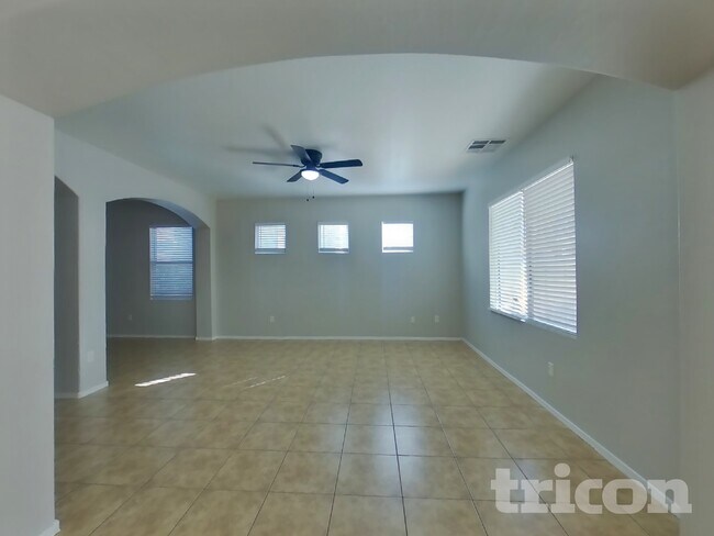 Foto del edificio - 3921 W Irwin Ave