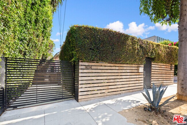 Foto del edificio - 9014 Harratt St