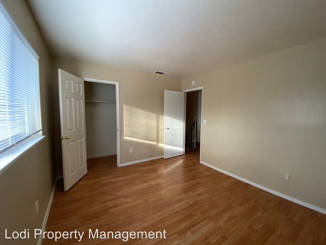 Building Photo - 328 E Elm St