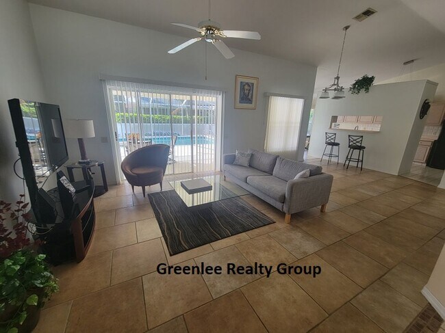 Foto del edificio - 2/2/2 Short Term Furnished Pool Home!- 3 month minimum lease