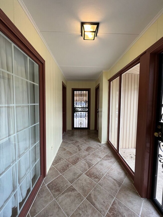 Building Photo - Large Spacious Home with a Small Town Feel