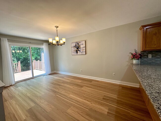Building Photo - 306 Jamestown Ct