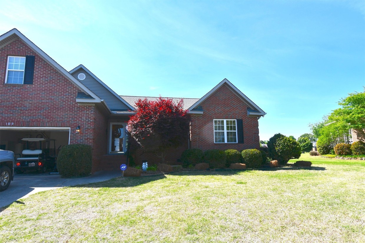 Primary Photo - 109 Sand Trap Ln