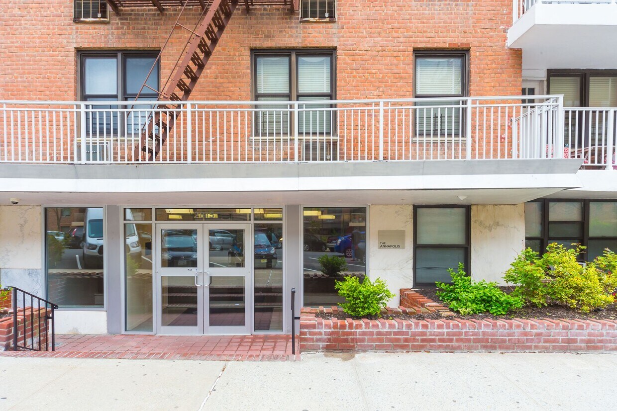 Foto principal - 2815 Coyle St