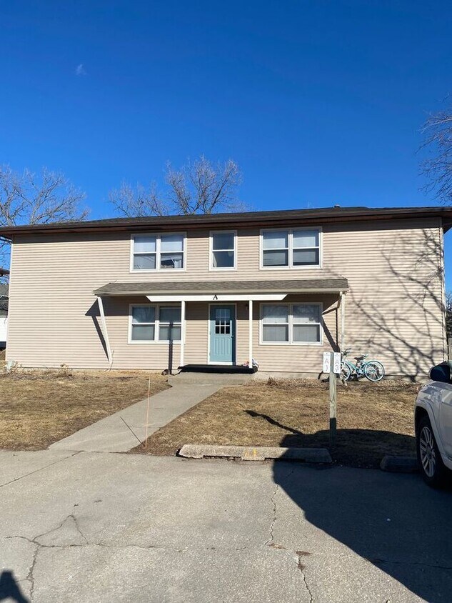 Primary Photo - $925 | 2 Bedroom, 1 Bathroom Apartment | P...