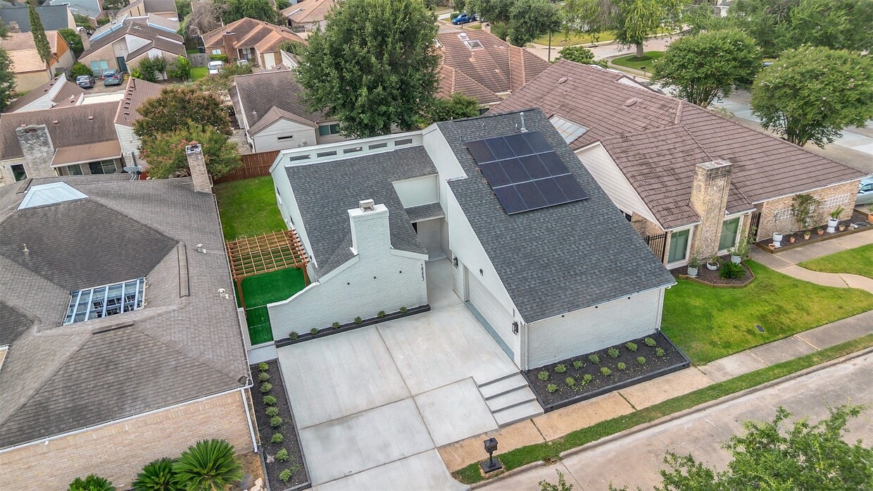 Primary Photo - 14223 Stokesmount Dr