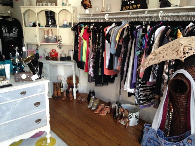 Foto del edificio - 310 E Girard Ave