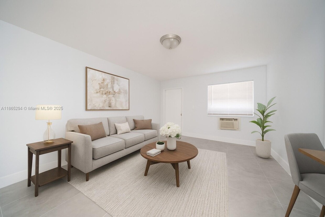 Foto principal - 5740 Mayo St