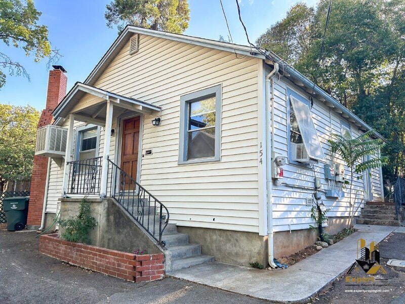Primary Photo - 154 Agard St
