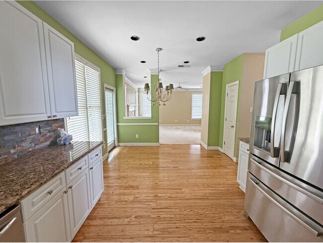 Building Photo - 805 Yosemite Dr NW