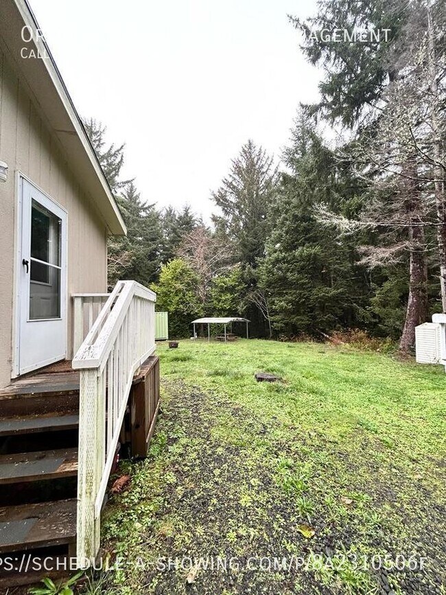 Building Photo - 2 Bed 1 Bath Home