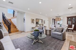 Building Photo - 1471 S Crest Dr