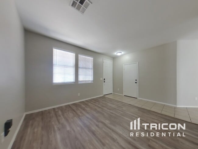 Building Photo - 45438 W Guilder Ave