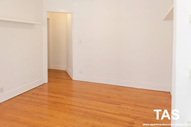Foto del edificio - 5049 N Damen Ave