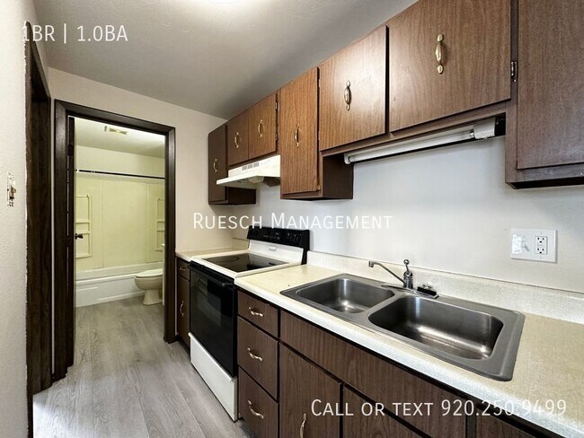 Building Photo - Recently Renovated 1 Bedroom 1 Bath Lower ...