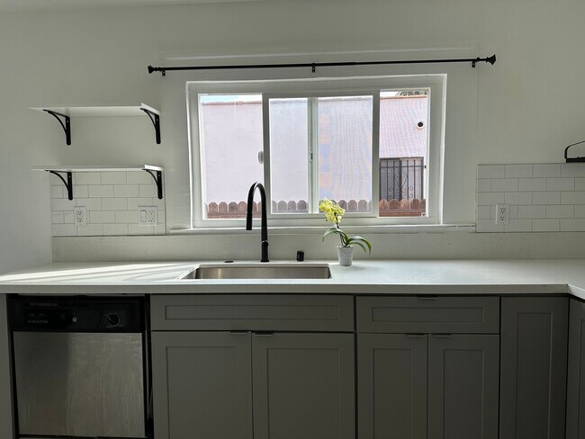 Foto del edificio - 2737 S West View St