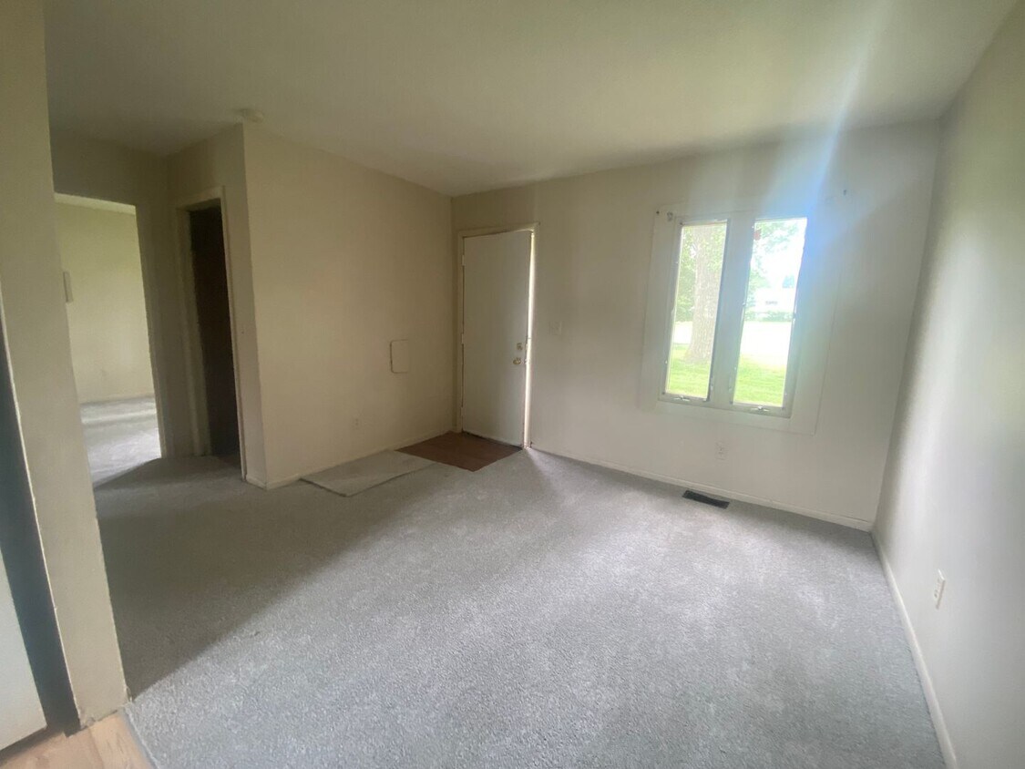 Building Photo - 1633 Bayview Dr
