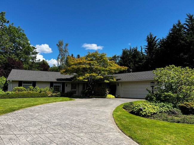 Foto del edificio - CLICK "REQUEST A TOUR" NOW!