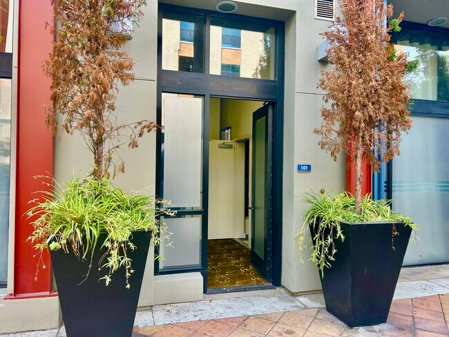Foto del edificio - 300 E 4th St
