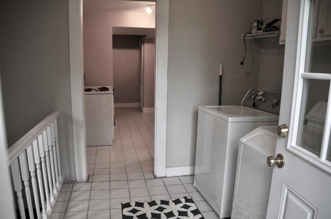 Building Photo - 3 bedroom in Naperville IL 60563