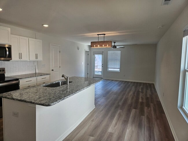 Building Photo - Unfurnished 3 Bedroom, 2 bath home - Hampstead - Brookfield Branch Community
