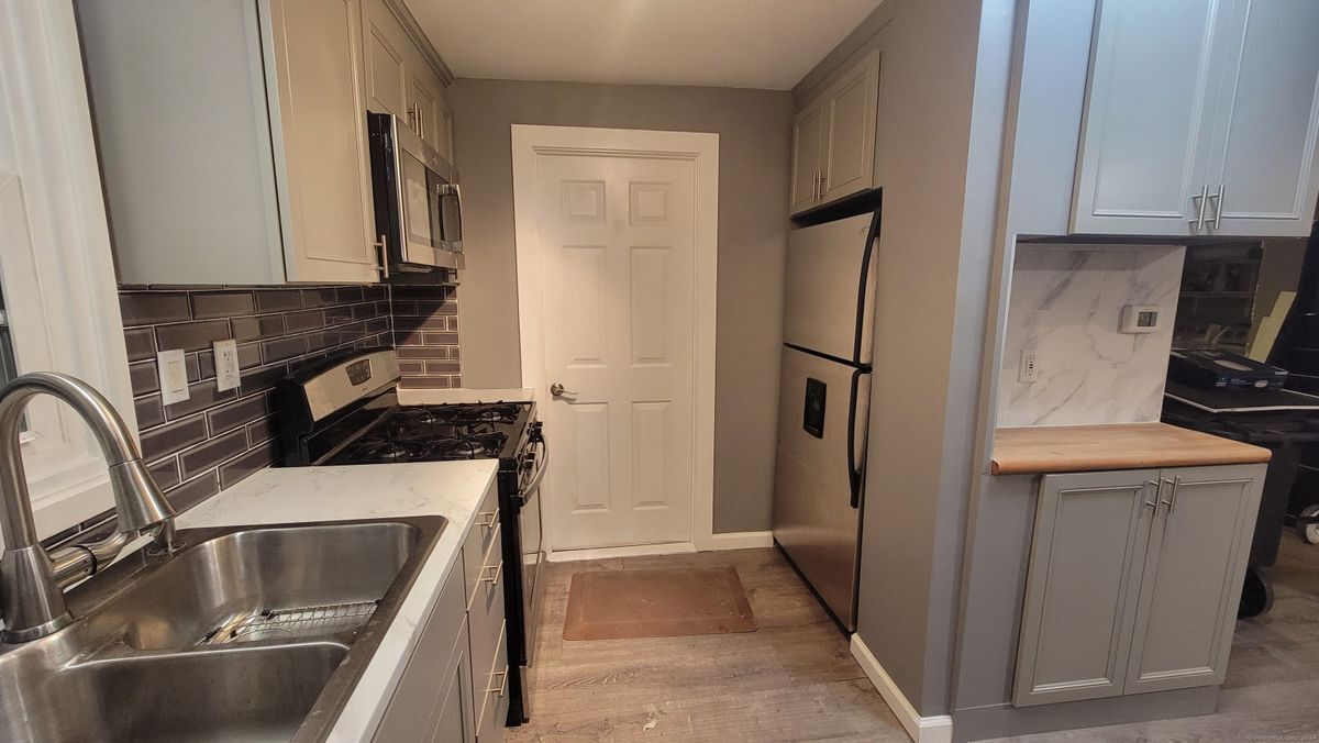 Foto principal - 54 Emmett Ave