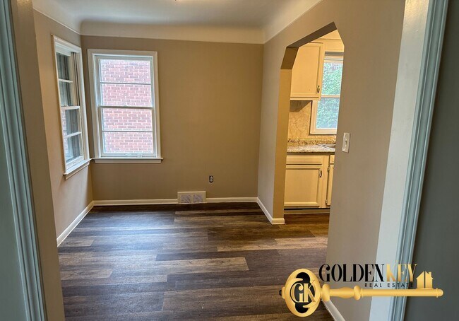 Building Photo - Newly Spacious 4 bed / 2 bath with garage ...