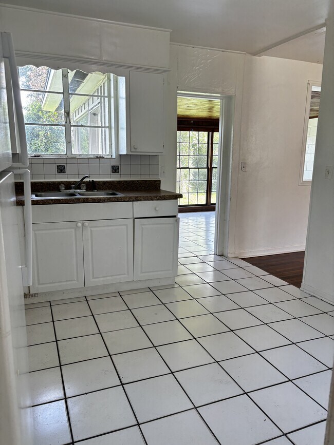 Foto del edificio - 5720 Cedar Park Ln
