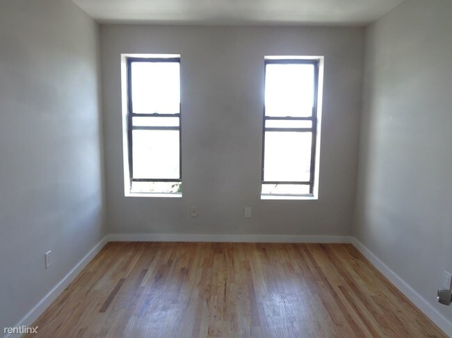 Foto del edificio - 392 E 4th St