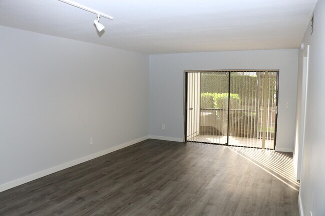 Foto del edificio - 400 Club Cir