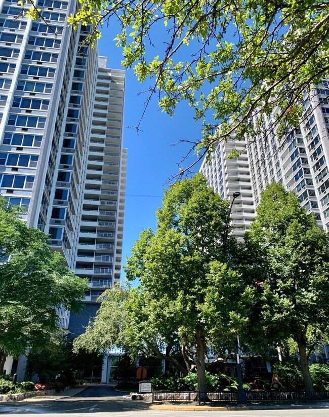 Building Photo - 4250 N Marine Dr