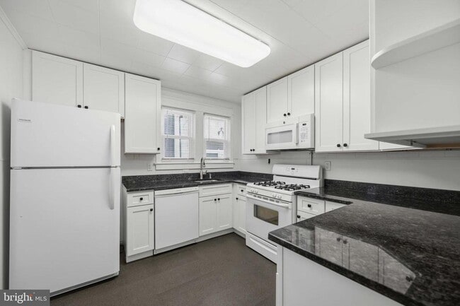 Building Photo - 3323 Tilden St